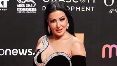 بفستان أسود.. سمية الخشاب تتألق في آخر أيام الجونة السينمائي 2021