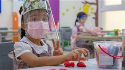 استعدادات المدارس لماراثون الفصل الدراسي الثاني: بوابات للتعقيم وجهاز لقياس درجة الحرارة للطلاب