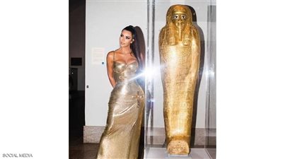 هل أسهمت كيم كارداشيان في استعادة تابوت نجم عنخ؟.. وزيري يجيب