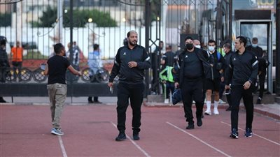 المصري يصل استاد الإسكندرية استعدادا لمواجهة بطل أوغندا