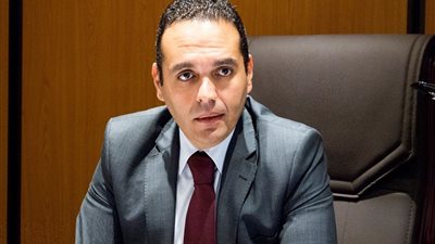 مدحت نافع: جفاف السيولة وهروب رؤوس الأموال سبب تراجع سوق المال