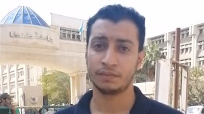 طالب يبيع السندوتشات أمام جامعة طنطا: ابتديت براس مال 250 جنيه