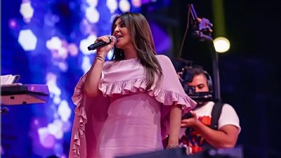 إليسا ترد على شائعات ارتدائها درعا واقيا بحفل بغداد: كلام سخيف