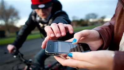 سوء الخاتمة.. وفاة لص سرق هاتف خادمة نيجيرية في التجمع خلال هروبه من ملاحقة المواطنين