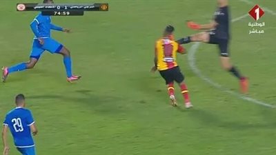 إصابة حمدو الهوني بارتجاج في المخ بعد تدخل قاتل من حارس الاتحاد الليبي