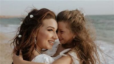 خليكي قوية.. أسما شريف منير توجه رسالة مؤثرة لابنتها