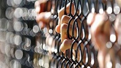 حبس معلم 15 يوما لاتهامه بالتحرش الجنسي بطالبة بمدرسة في البحيرة