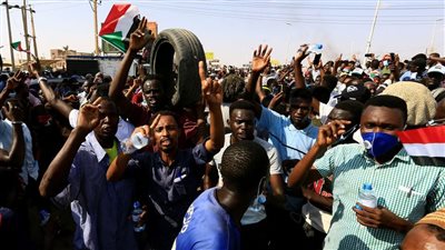 الجيش السوداني يمنع الدخول والخروج من الخرطوم ويقطع الإنترنت
