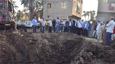 محافظ أسيوط يقود حملة مكبرة لإزالة التعديات على ترعة بني سميع بقرية الزاوية