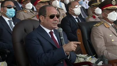 السيسي لخريجي الكليات العسكرية: أنتم مسؤولون أمام الله عن حماية الشعب ورفع وعيه