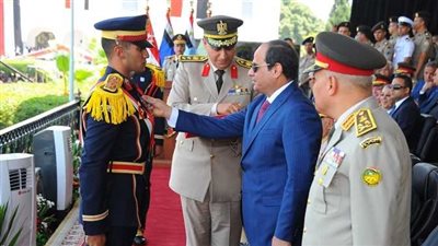 السيسي لطلبة الكليات والمعاهد العسكرية: أنتم مسؤولون عن تجهيز وتوعية الجنود بالجيش