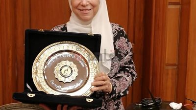 تكريم مها زكي على هامش المؤتمر الدولي للمركز القومي للبحوث