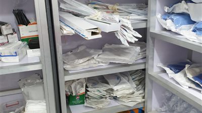 غرفة عمليات مشبوهة وأدوية مخالفة.. تفاصيل تشميع مستشفى خاص بالشرقية | صور