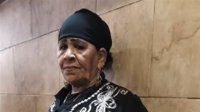 أم صابرين تعمل في بيع المكرونة منذ 15 عامًا: جوزت بناتي من شقايا ونفسي أحج 