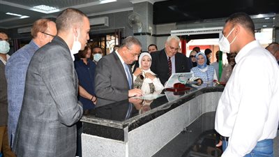 بتكلفة 2.5 مليون جنيه ويقدم 40 خدمة.. محافظ سوهاج يفتتح المركز التكنولوجي 