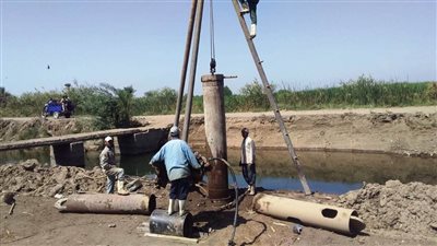 محافظ أسوان يكلف فريق وحدة المحافظة بالمرور والمتابعة الميدانية لمشروعات حياة كريمة 