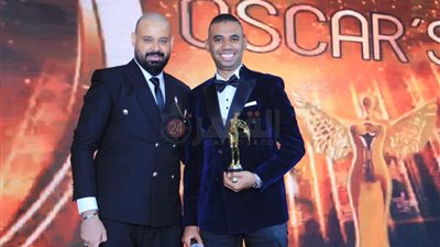 القاهرة 24 يحصد جائزة أفضل موقع صحفي 2021 بـ مهرجان أوسكار العرب | صور
