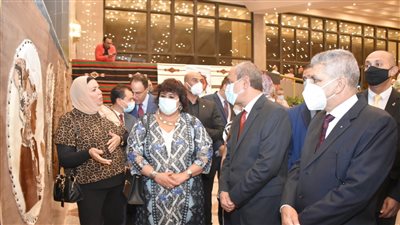 وزيرة الثقافة ومحافظ الإسماعيلية يطلقان فعاليات المهرجان الدولي للفنون الشعبية 21