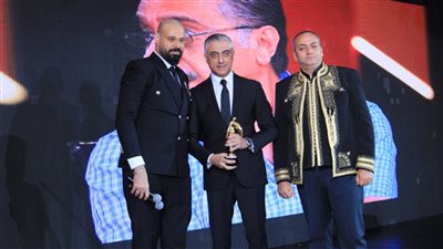 حازم شفيق يحصد جائزة أفضل رئيس قناة في 2021 بـ مهرجان أوسكار العرب | صور