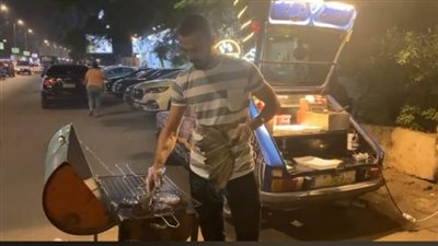 مساعد صيدلي صاحب عربية برجر على الفحم: بشتغل بدل القعدة على القهوة ونفسي أعمل فروع للعربية