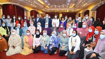 نبيلة مكرم ومحافظ بني سويف يتفقدان مقر برنامج التوعية حول مخاطر الهجرة غير الشرعية