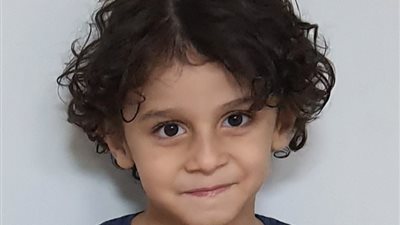 حالته تتدهور.. أب يستغيث بالرئيس لعلاج نجله المصاب بضمور عضلي دوشين | صور 