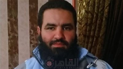 حملها على كتفه.. قصة مُسعف بالعريش أنقذ طفلة مصابة بحروق من الموت | فيديو