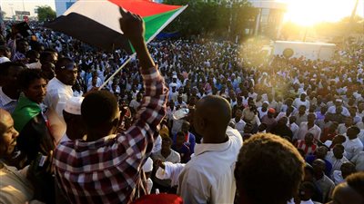 اضطراب وقلق.. مصري يكشف ما واجهه أبناء الجالية بالسودان خلال الأحداث الأخيرة