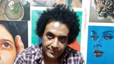 الفنان التشكيلي خالد منير: أنا قرين محمد منير وبيطلبوا مني في الشارع يتصوروا معايا