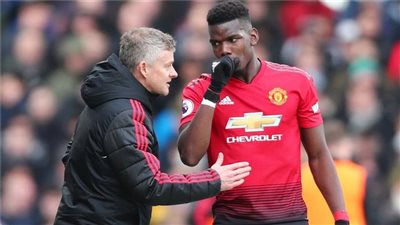 عقب خلافه مع سولشاير.. بوجبا يعلق مفاوضات تمديد عقده مع مانشستر يونايتد