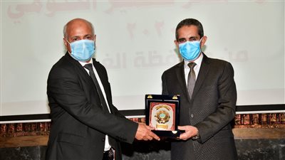 محافظ الغربية يكرم الفائزين بجوائز التميز الحكومي 