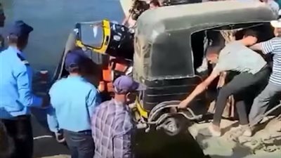 سقوط توك توك أسفل عبّارة الشوارانية بسوهاج يثير تعاطف مواقع التواصل الاجتماعي