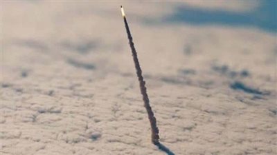 صاروخ يخترق السحاب.. صورة لوكالة ناسا الأمريكية تثير جدل المُغرّدين 