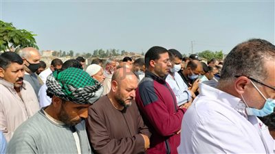 بالدعاء والدموع.. أهالي شبراتنا بالغربية يشيعون جثمان المستشار أحمد الشاذلي صاحب حكم تيران وصنافير