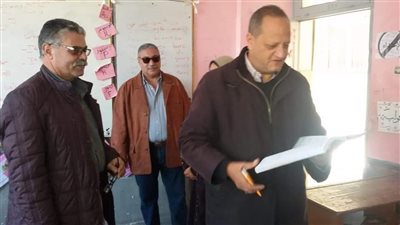 إقالة مديرة مدرسة على خلفية تهديد طالبتين زميلتهما بالقتل بـ مطواة في فيديو ببورسعيد 