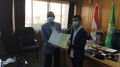 محافظ الإسماعيلية يُكرم عبد الرحمن الأول على مصر والخامس على العالم في مسابقة تحدي القراءة