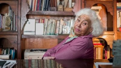 كلمة أنثى مهينة.. رأي نوال السعداوي في الزواج والطبقية في النظام الأسري