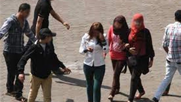  التحرش بفتاة 