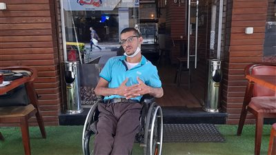 عمر إبراهيم طالب فى الثانوية العامة مصاب بشلل دماغي ويأمل فى العلاج على نفقة الدولة 