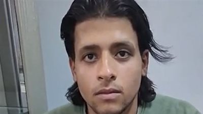 وجدوه أمام المسجد منذ 24 عامًا.. الشاب طارق: مسامح أهلي ونفسي ارجعلهم 