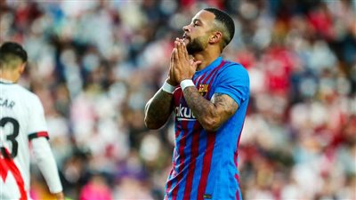 برشلونة يكشف حجم إصابة الهولندي ممفيس ديباي 