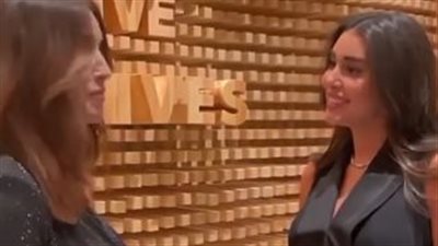 ياسمين صبري تلتقي بـ مونيكا بيلوتشي في إحدى الحفلات