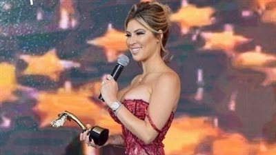 درست العلوم العسكرية ببريطانيا والأزياء في إيطاليا.. الفنانة مريم الدباغ تثير الجدل بإطلالة جريئة في أوسكار العرب