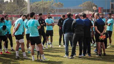 ‏مباراة القمة| موسيماني يعقد محاضرة للاعبي الأهلي قبل التحرك لملعب مباراة الزمالك