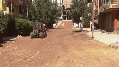 محافظ أسوان يشدد على الإسراع في تنفيذ أعمال الرصف والتطوير بالمحافظة
