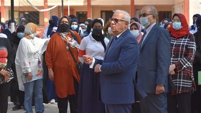 على خلفية فيديو المطواة.. محافظ بورسعيد: الطالبتان ملهومش مدارس عندنا 