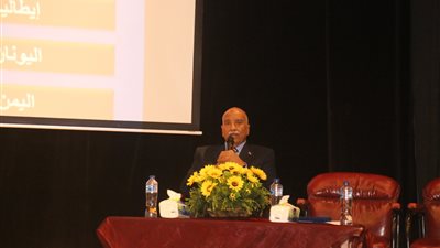 بناء الانسان في ظل الدروس المستفادة من حرب أكتوبر ندوة بجامعة عين شمس