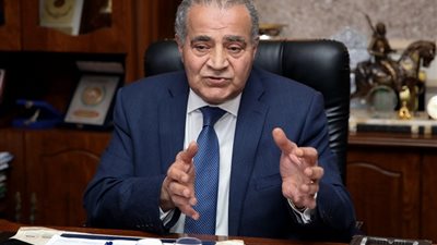 نرفع له القبعة.. برلماني يطالب بإسناد حقيبة الصحة لوزير التموين 