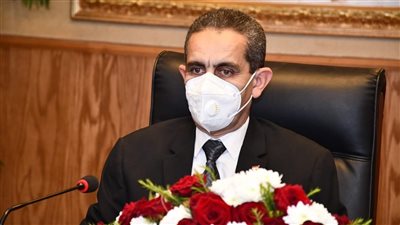 محافظ الغربية يناقش معوقات تطوير الكورنيش وإنشاء مستشفى طنطا العام 