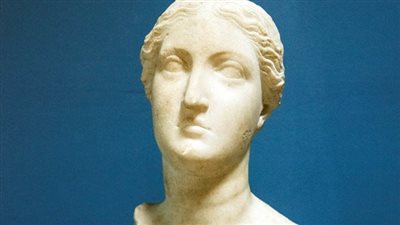  متحف مطار القاهرة الدولي يعرض تمثالا نصفي من رخام للملكة أرسينوي الثالثة